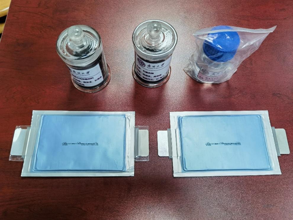 有机储能电池关键材料及10Ah级电芯开发